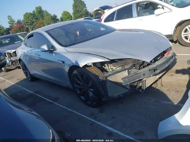 5YJSA1H21FFP73300 — 2015 Tesla Model S 70D/85D/P85D, Передняя часть (Front End), фото до ремонта