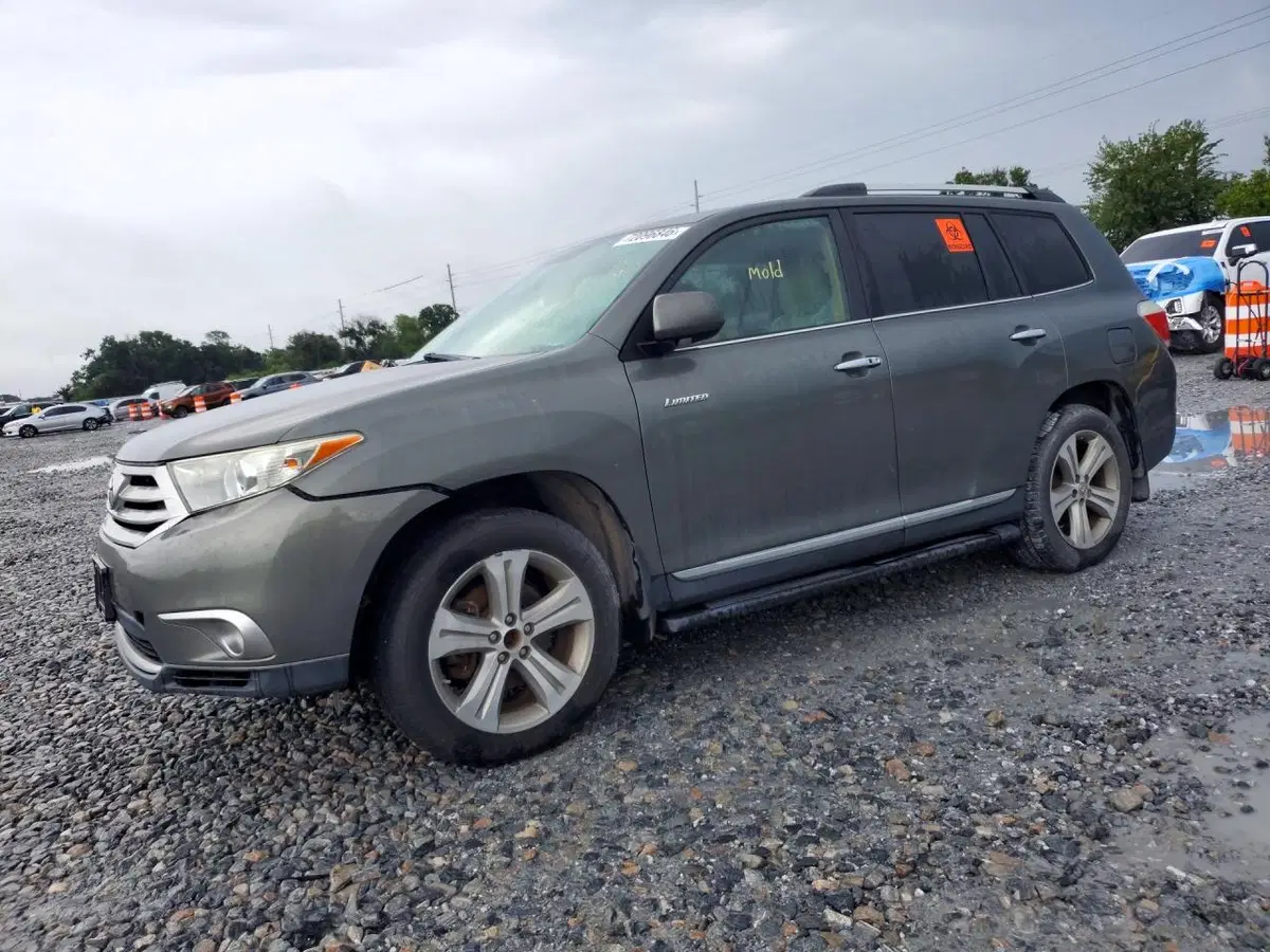 5TDDK3EH4BS088420 — 2011 Toyota Highlander, Мелкие вмятины и царапины, фото до ремонта