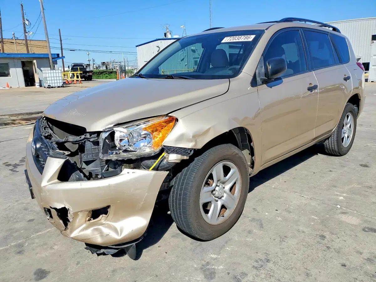 JTMZK4DV6A5026265 — 2010 Toyota RAV 4, передняя часть, фото до ремонта
