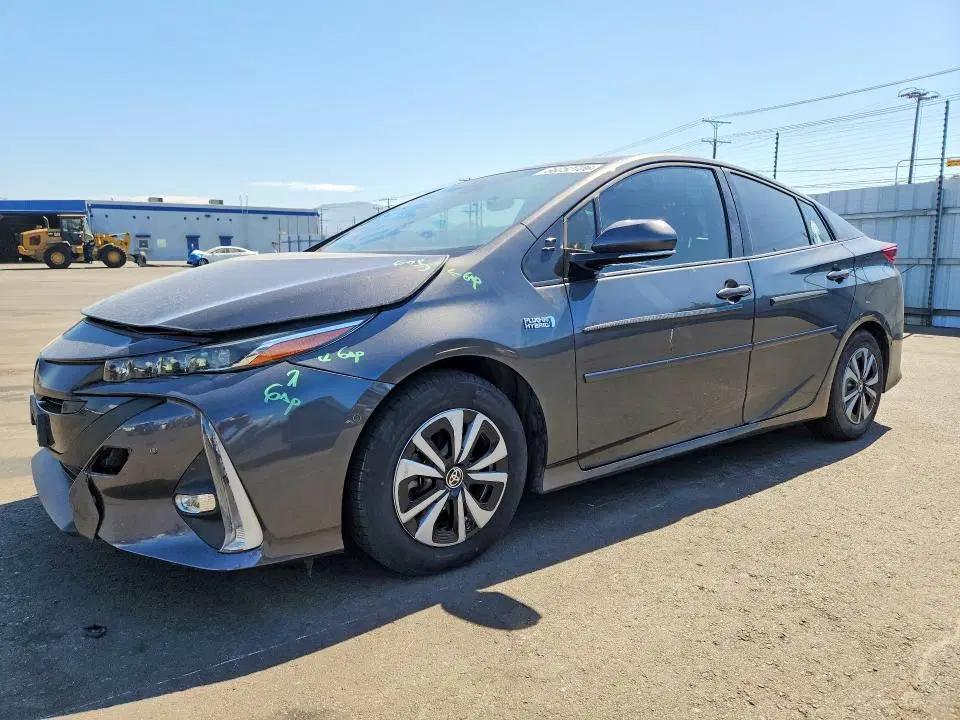 JTDKARFP3H3063845 — 2017 Toyota Prius Prime, Передняя часть (Front End), фото до ремонта