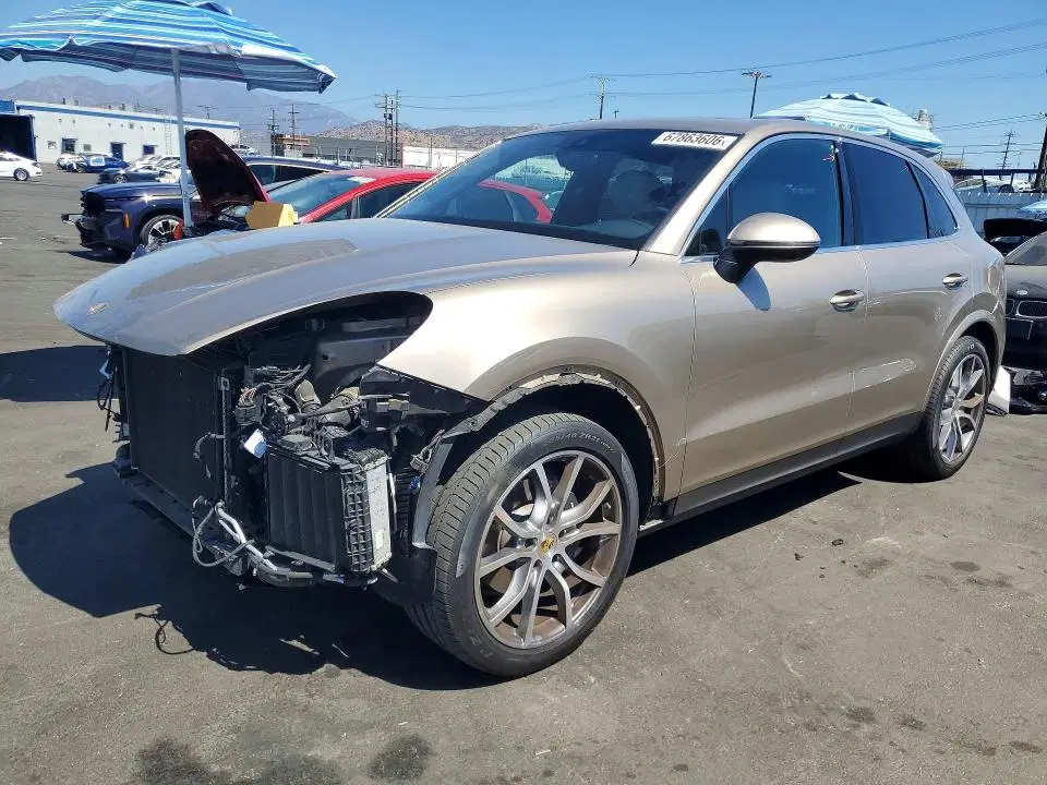WP1AA2AY9KDA14183 — 2019 Porsche Cayenne, Передняя часть, фото до ремонта
