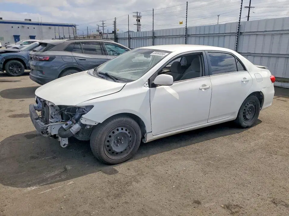 2T1BU4EE6CC840061 — 2012 Toyota Corolla, FRONT END, фото до ремонта