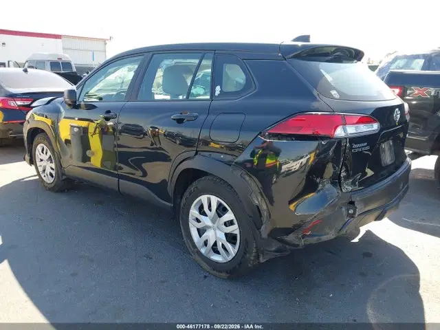 2022 Toyota Corolla Cross L VIN 7MUAAABG0NV037304 фото 3