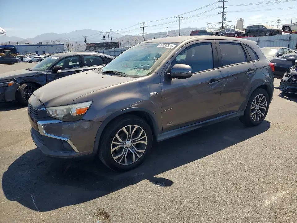 JA4AP3AW2GZ050211 — 2016 Mitsubishi Outlander Sport, Мелкие вмятины и царапины, фото до ремонта