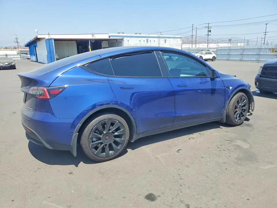 2022 TESLA MODEL Y VIN 7SAYGDEE2NF425872 фото 3