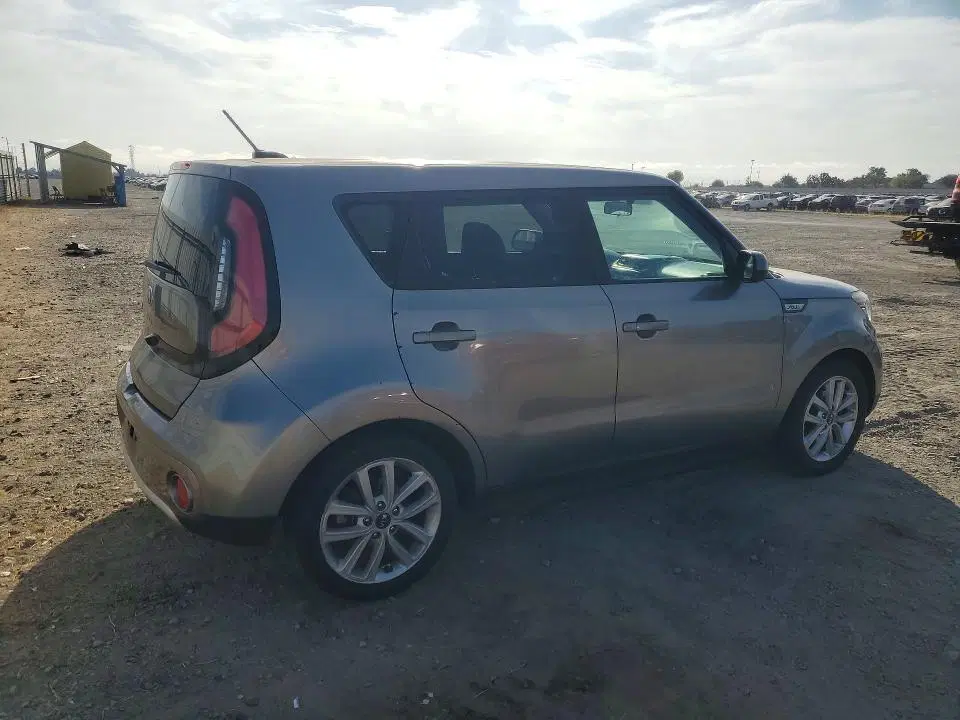 2018 KIA Soul VIN KNDJP3A56J7536228 фото 3