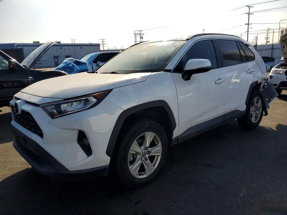 2T3P1RFV0MW173277 — 2021 Toyota RAV4, Задняя часть, фото до ремонта