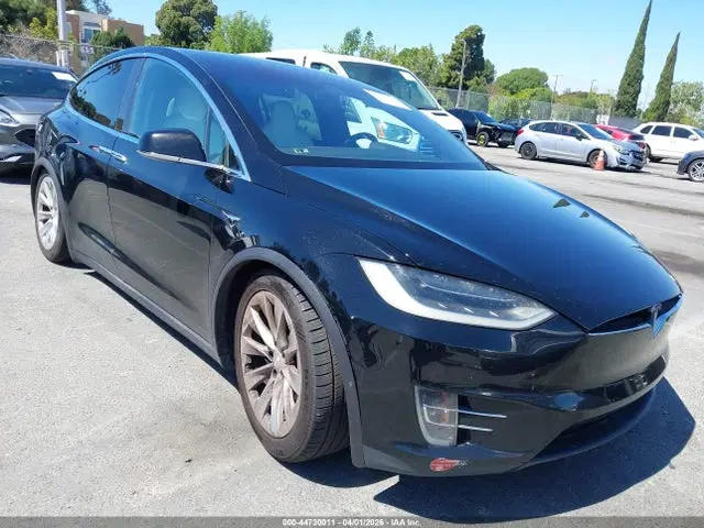 5YJXCAE25HF055739 — 2017 Tesla Model X 100D/75D/90D, Левый бок (Left Side), фото до ремонта