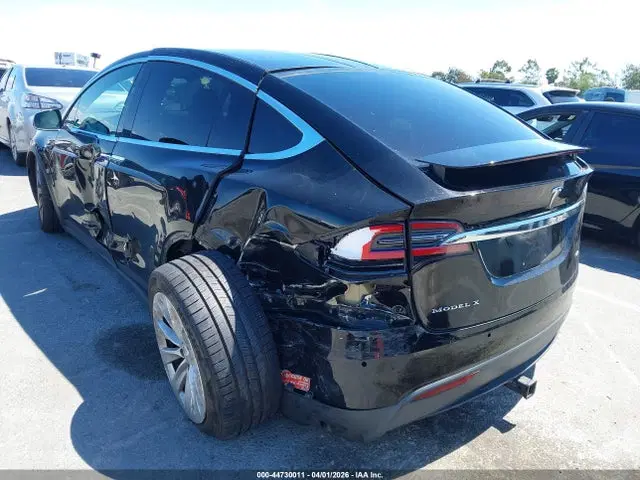 2017 Tesla Model X 100d/75d/90d VIN 5YJXCAE25HF055739 фото 3