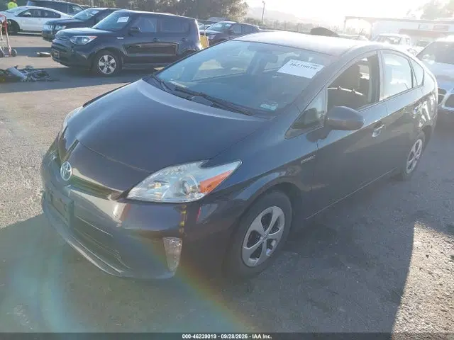 2014 Toyota Prius Two VIN JTDKN3DUXE0389391 фото 2
