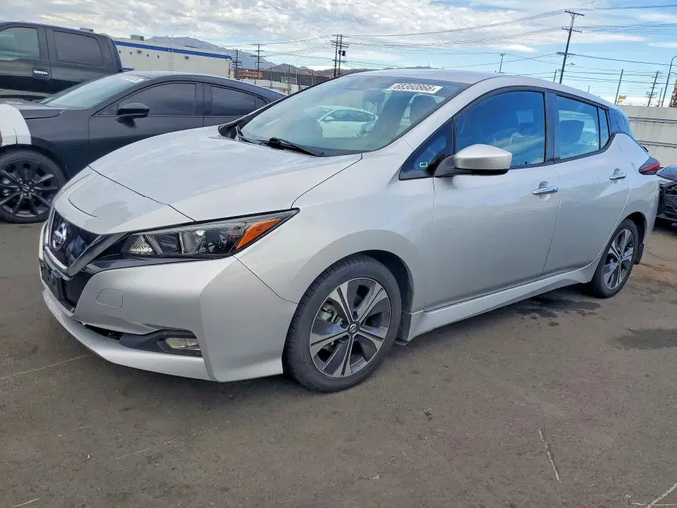 1N4AZ1CV8NC551196 — 2022 Nissan Leaf, Передняя часть, фото до ремонта