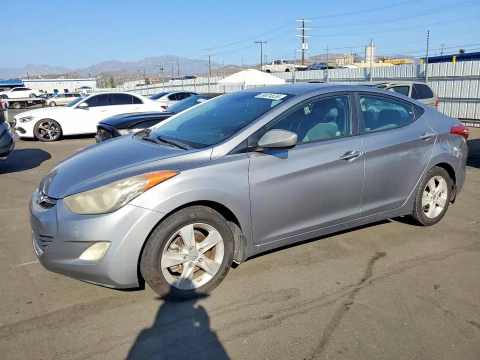 KMHDH4AE5DU515890 — 2013 Hyundai Elantra, VANDALISM, фото до ремонта