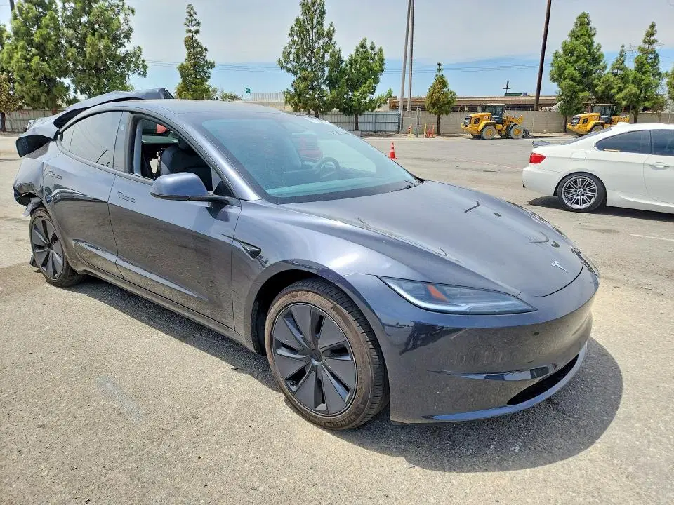 2025 Tesla MODEL 3 VIN 5YJ3E1EA4SF043590 фото 4