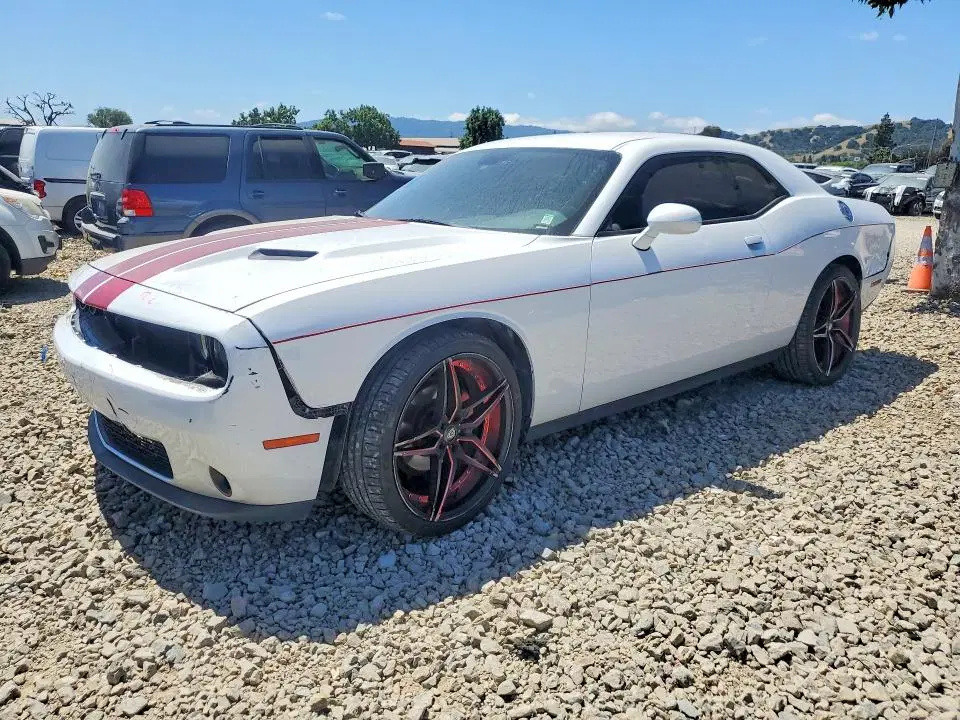 2C3CDZAGXFH788778 — 2015 Dodge Challenger, STRIPPED, фото до ремонта