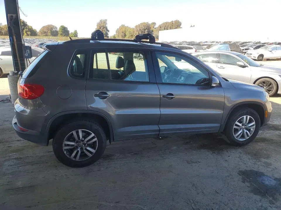 2016 Volkswagen Tiguan VIN WVGAV7AX7GW051072 фото 3