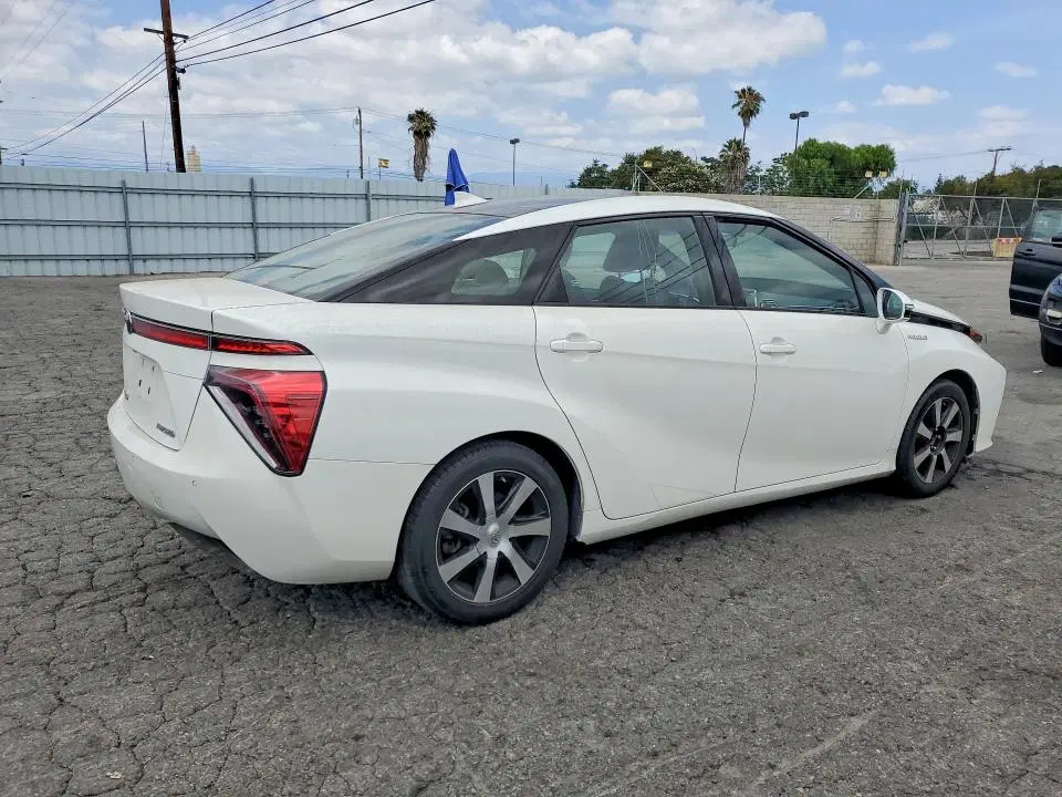 2016 Toyota Mirai VIN JTDBVRBD3GA000819 фото 3