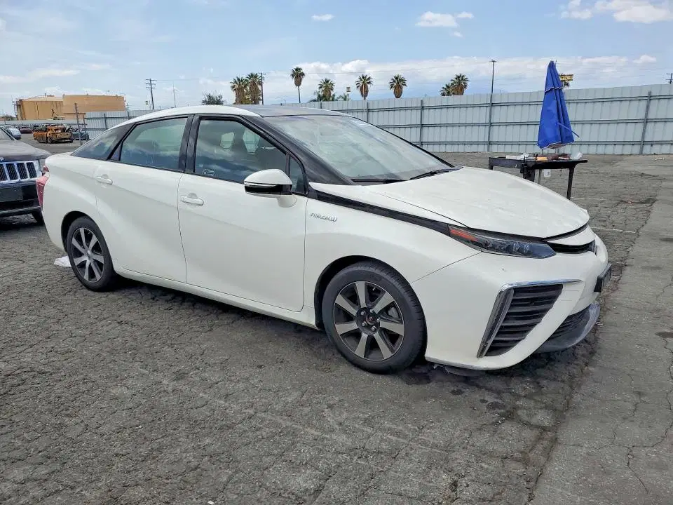 2016 Toyota Mirai VIN JTDBVRBD3GA000819 фото 4