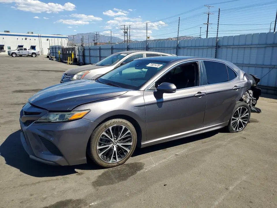 4T1G11AK3LU340219 — 2020 Toyota Camry, Задняя часть, фото до ремонта
