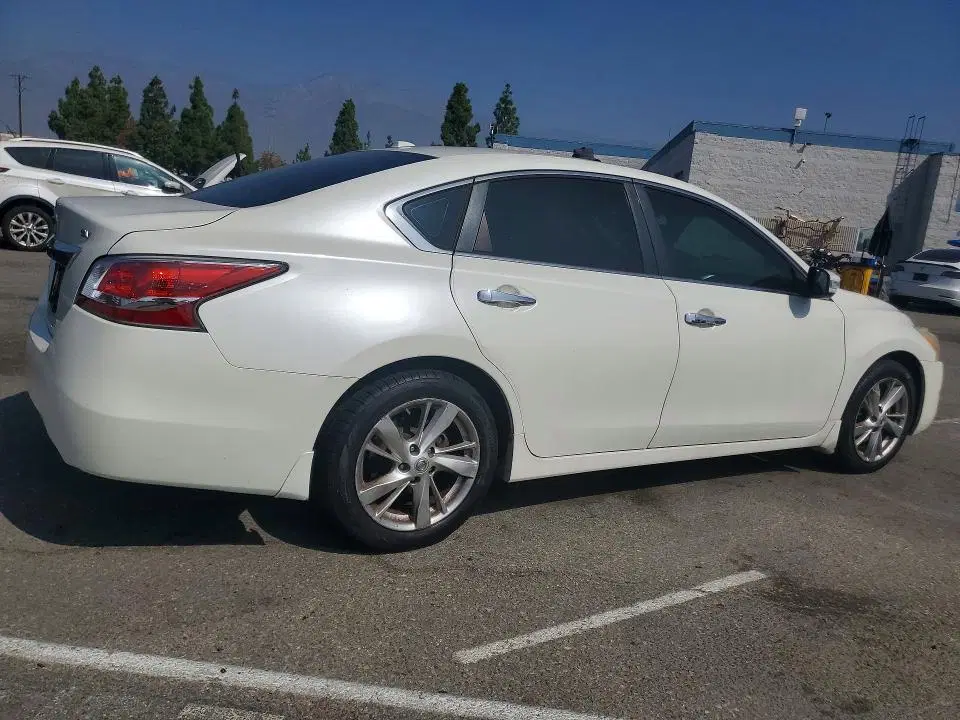 2015 Nissan Altima VIN 1N4AL3APXFC131961 фото 3