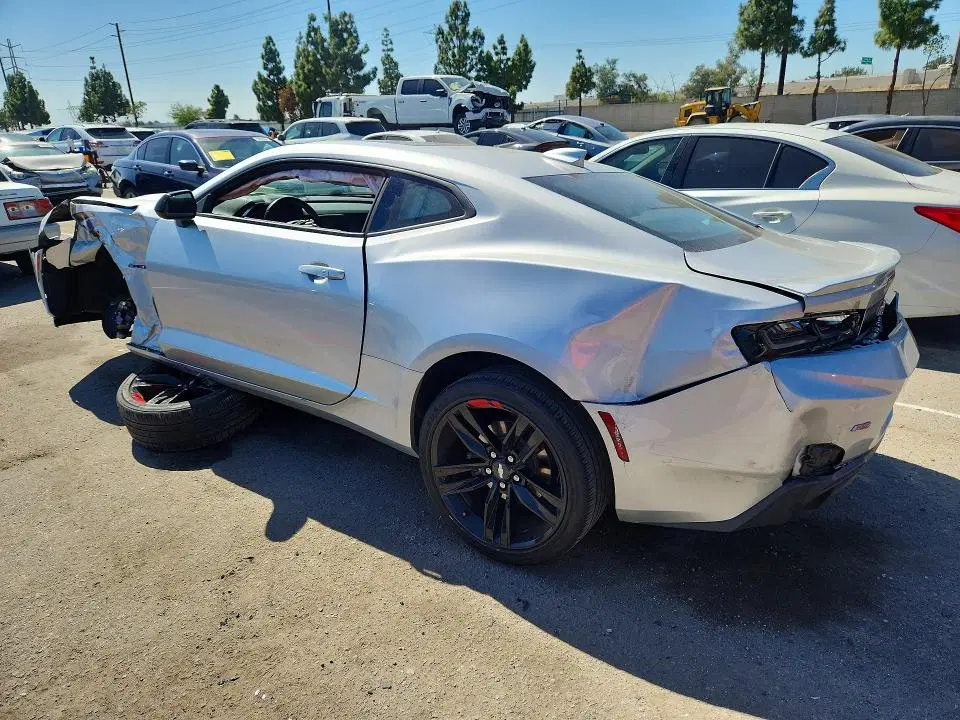 2018 Chevrolet Camaro VIN 1G1FB1RX8J0185726 фото 2