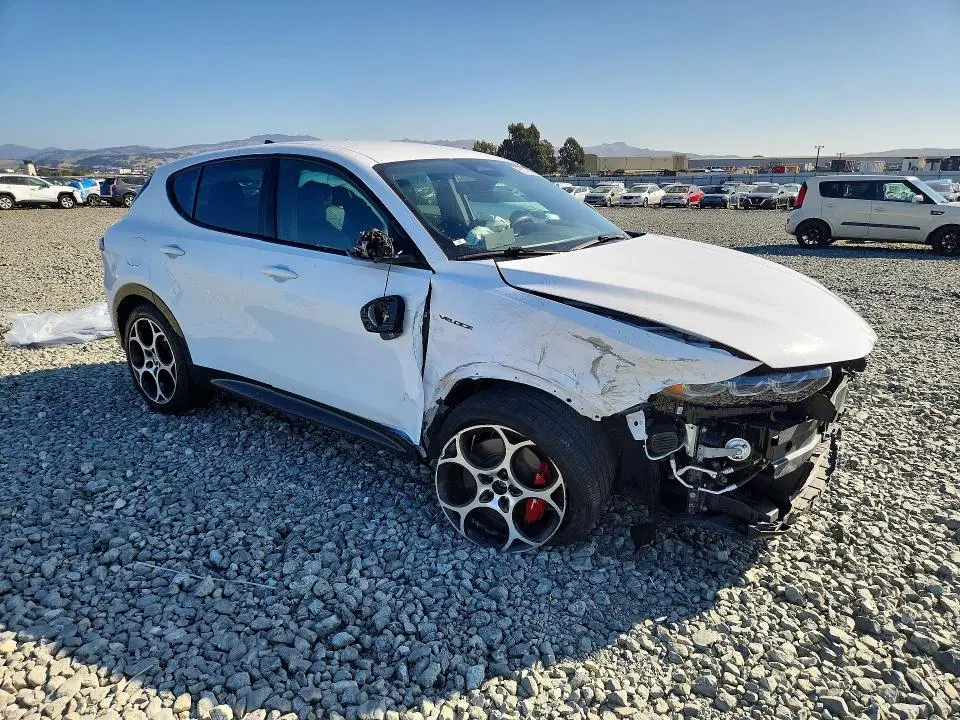 2024 Alfa Romeo Tonale VIN ZASPATDW6R3041728 фото 4