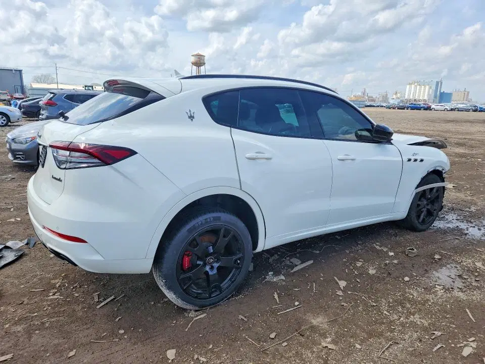2022 MASERATI LEVANTE VIN ZN661XUA9NX383534 фото 3