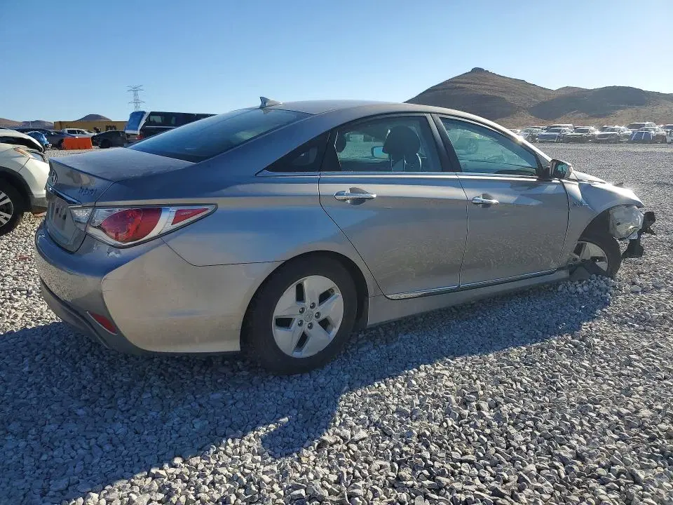 2012 HYUNDAI SONATA VIN KMHEC4A47CA043928 фото 3