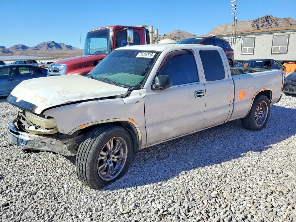 2GCEC19W321187655 — 2002 Chevrolet Silverado, FRONT END, фото до ремонта