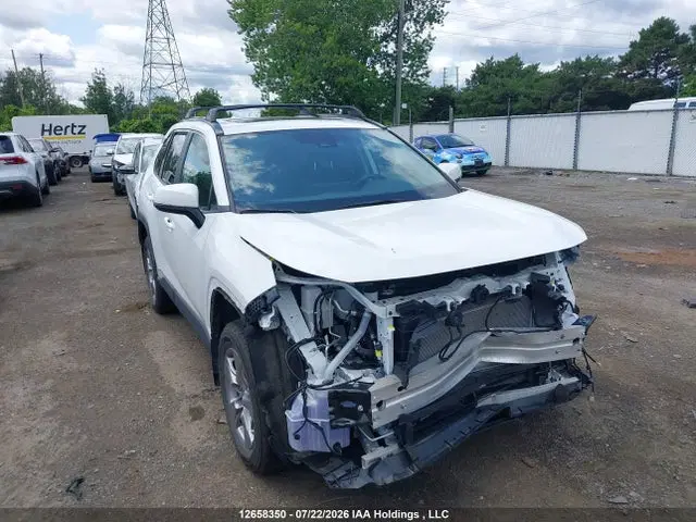 2T3RWRFV3SW286566 — 2025 Toyota RAV4 Hybrid XLE, Передняя часть (Front), фото до ремонта