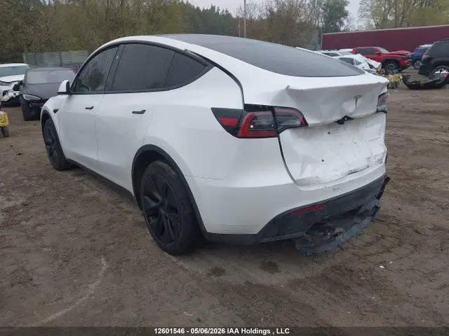 2025 Tesla Model Y VIN 7SAYGAEE6SF282970 фото 3