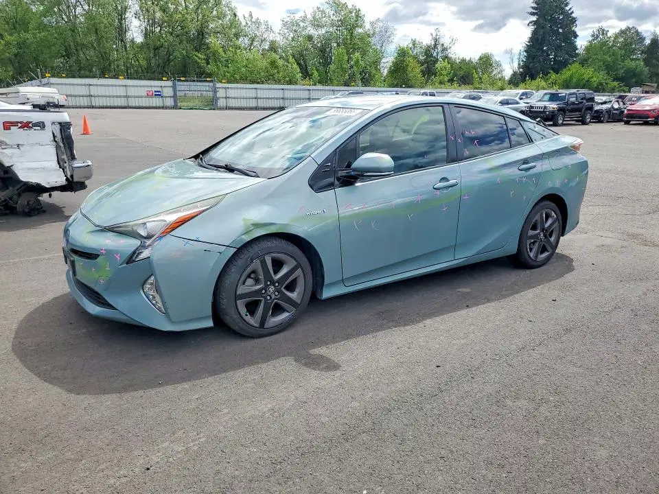JTDKARFU3G3019803 — 2016 Toyota Prius, Вандализм, фото до ремонта