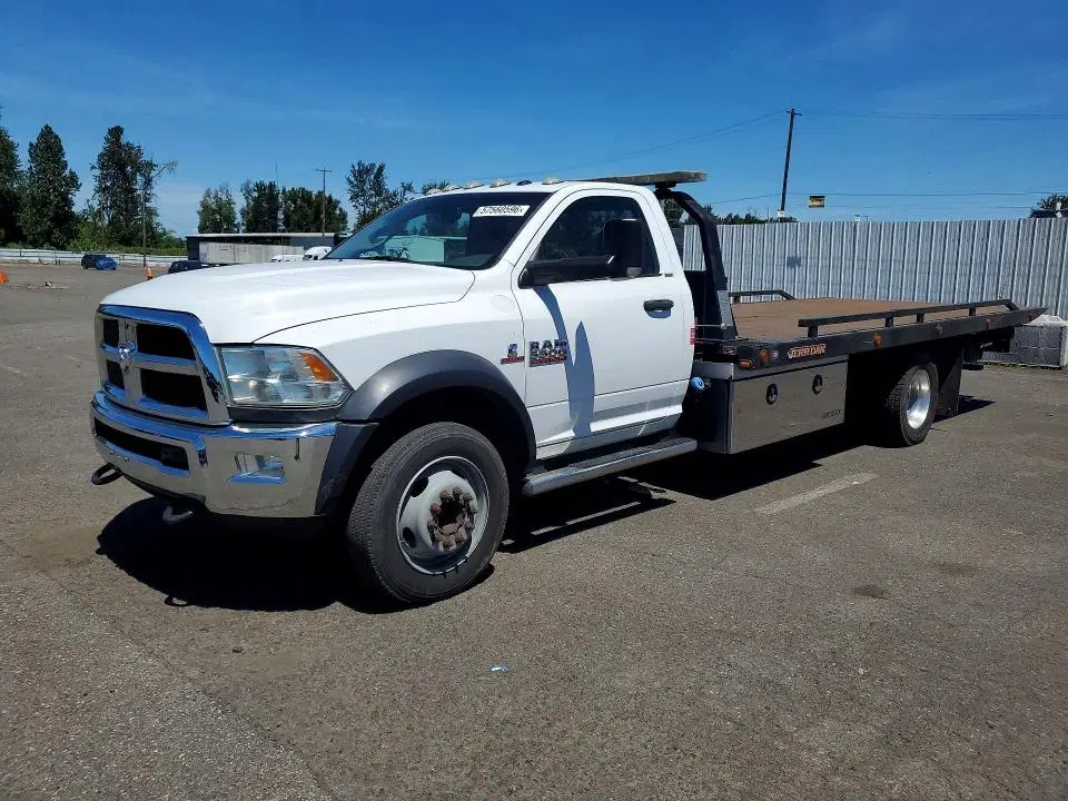 3C7WRMDL5GG375855 — 2016 RAM 5500, Передняя часть, фото до ремонта