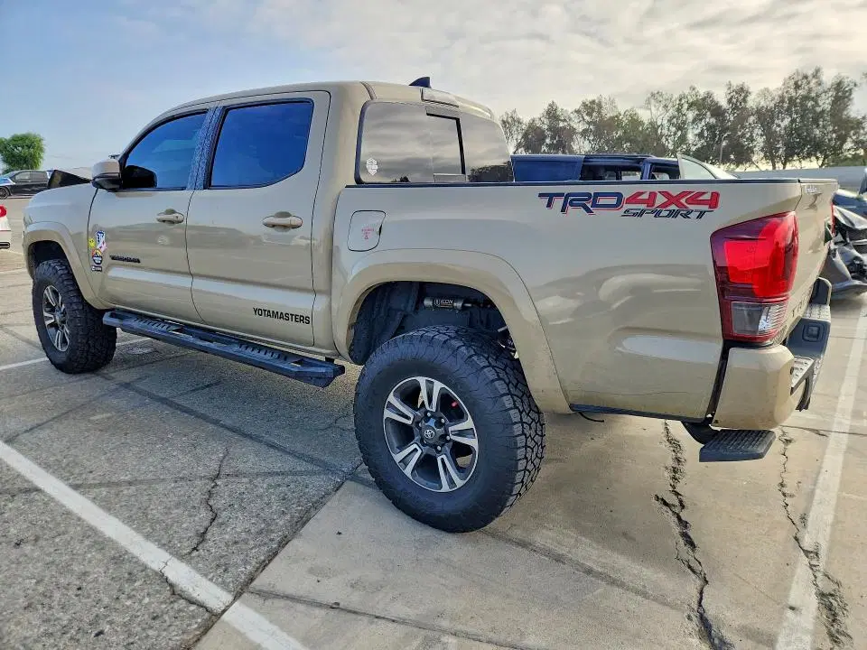 2019 Toyota Tacoma VIN 3TMCZ5AN0KM262594 фото 2