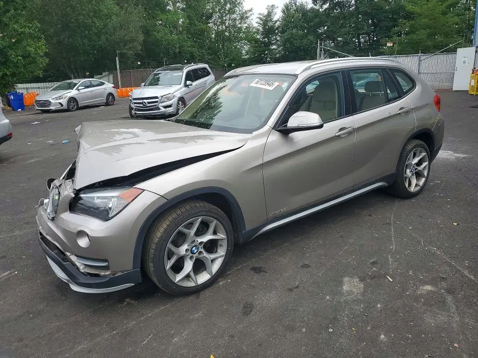 WBAVL1C52FVY39702 — 2015 BMW X1, FRONT END, фото до ремонта