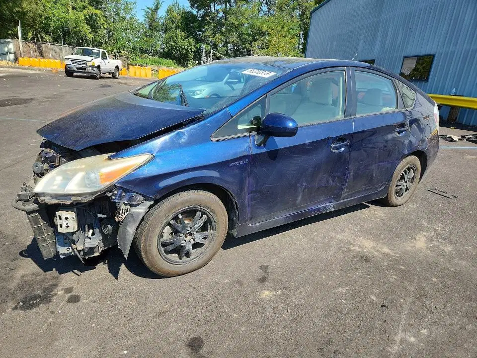 JTDKN3DU4C1523075 — 2012 Toyota Prius, Передняя часть (Front End), фото до ремонта