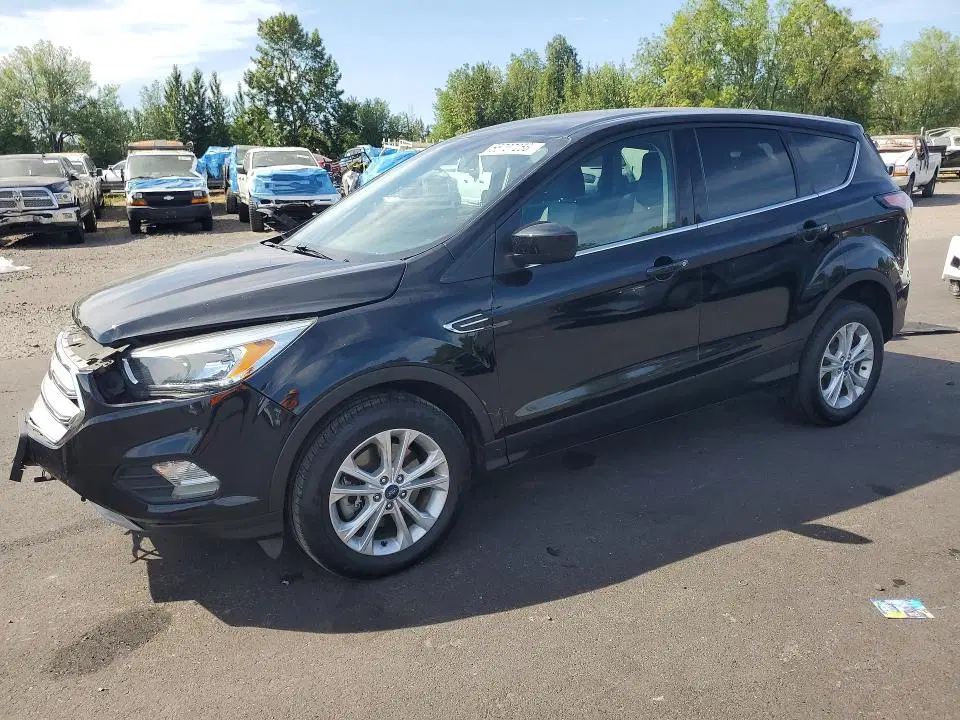 1FMCU9GD8HUC77817 — 2017 Ford Escape, Передняя часть, фото до ремонта