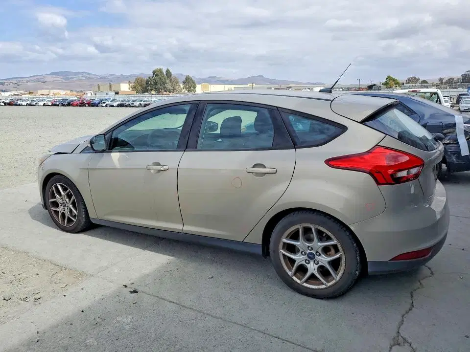 2015 Ford Focus VIN 1FADP3K25FL318657 фото 2