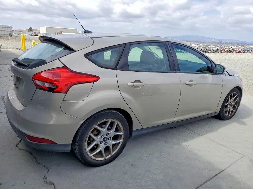 2015 Ford Focus VIN 1FADP3K25FL318657 фото 3