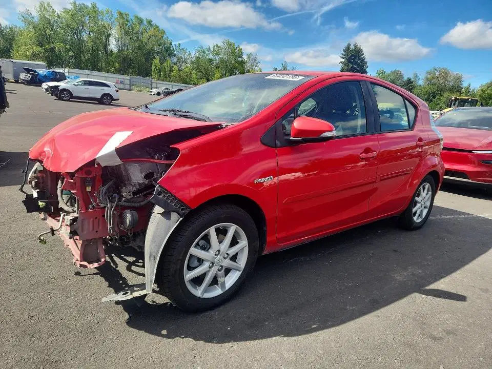 JTDKDTB31C1017832 — 2012 Toyota Prius C, Передняя часть (Front End), фото до ремонта