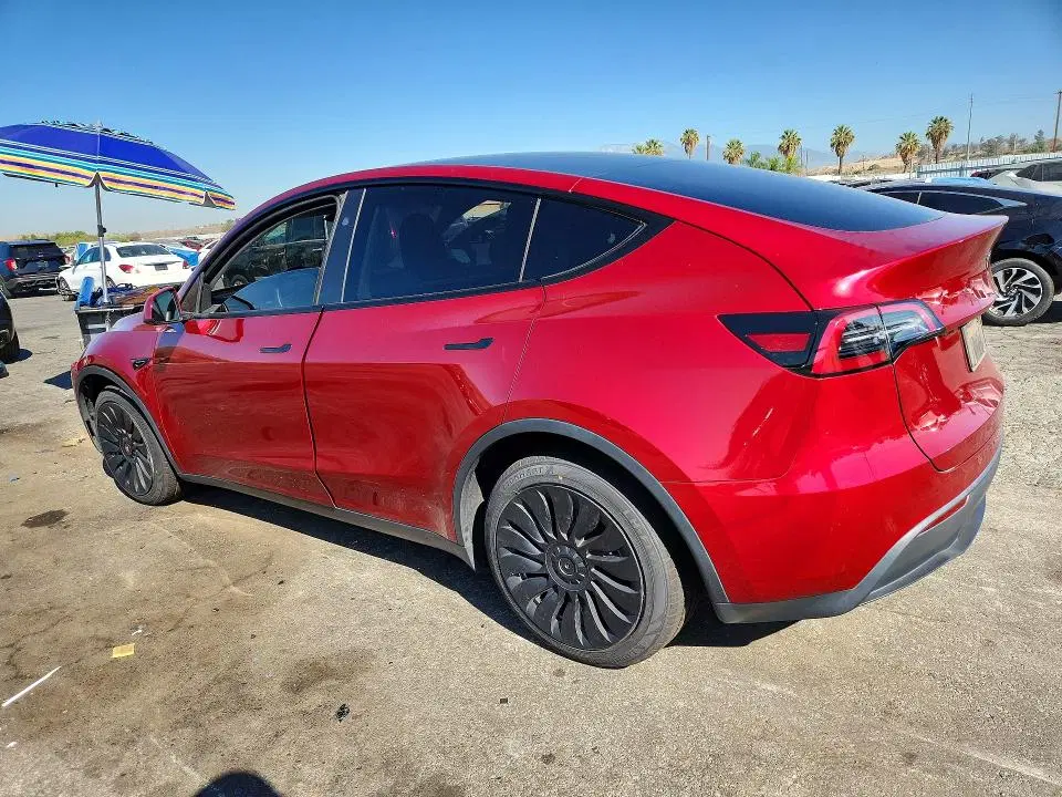 2024 Tesla Model Y VIN 7SAYGDEE5RA222736 фото 2