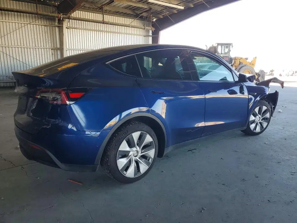 2022 Tesla Model Y VIN 7SAYGDEE5NF427650 фото 3