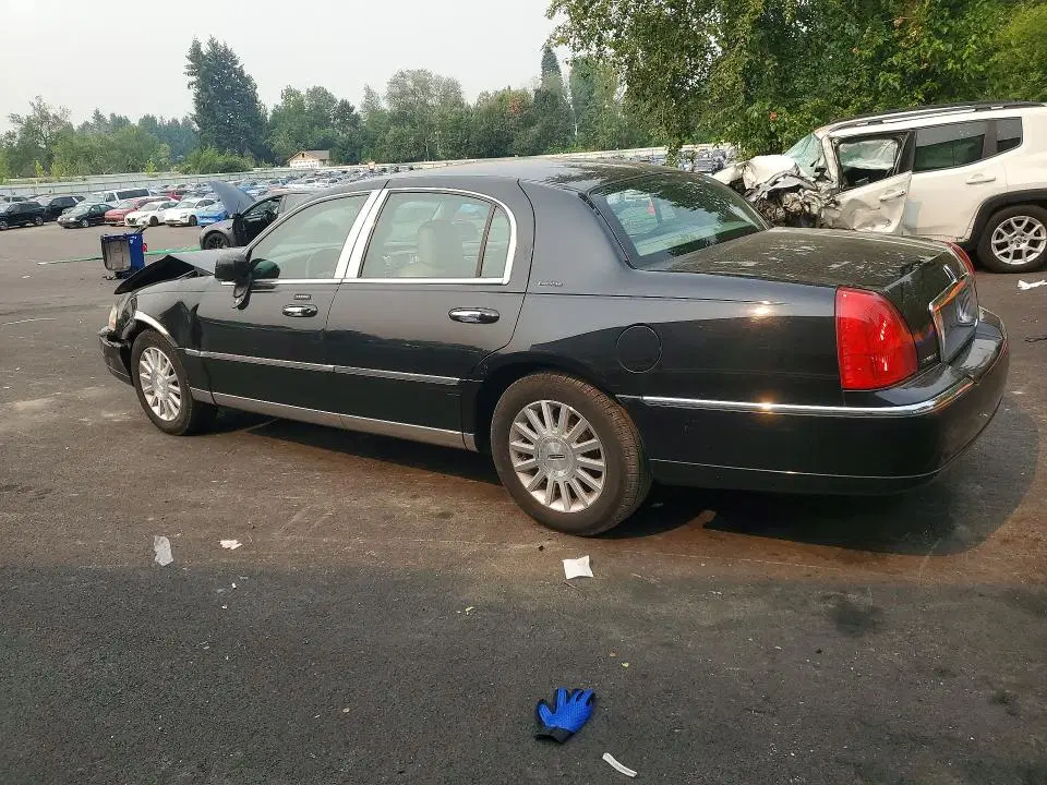 2003 LINCOLN TOWN CAR VIN 1LNHM81W73Y658439 фото 2
