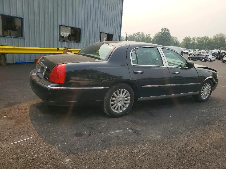 2003 LINCOLN TOWN CAR VIN 1LNHM81W73Y658439 фото 3