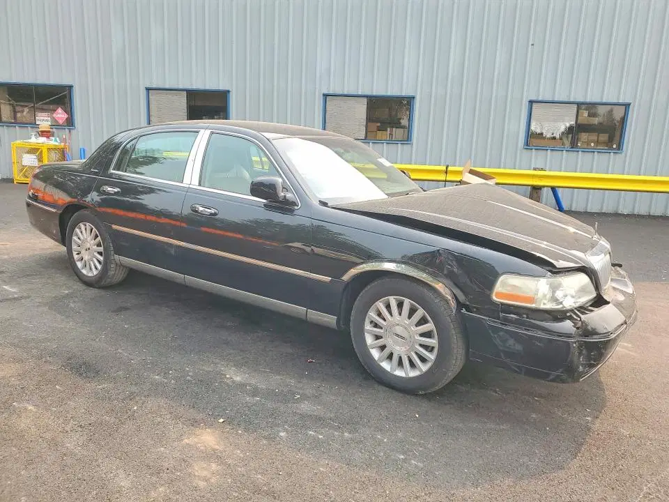 2003 LINCOLN TOWN CAR VIN 1LNHM81W73Y658439 фото 4