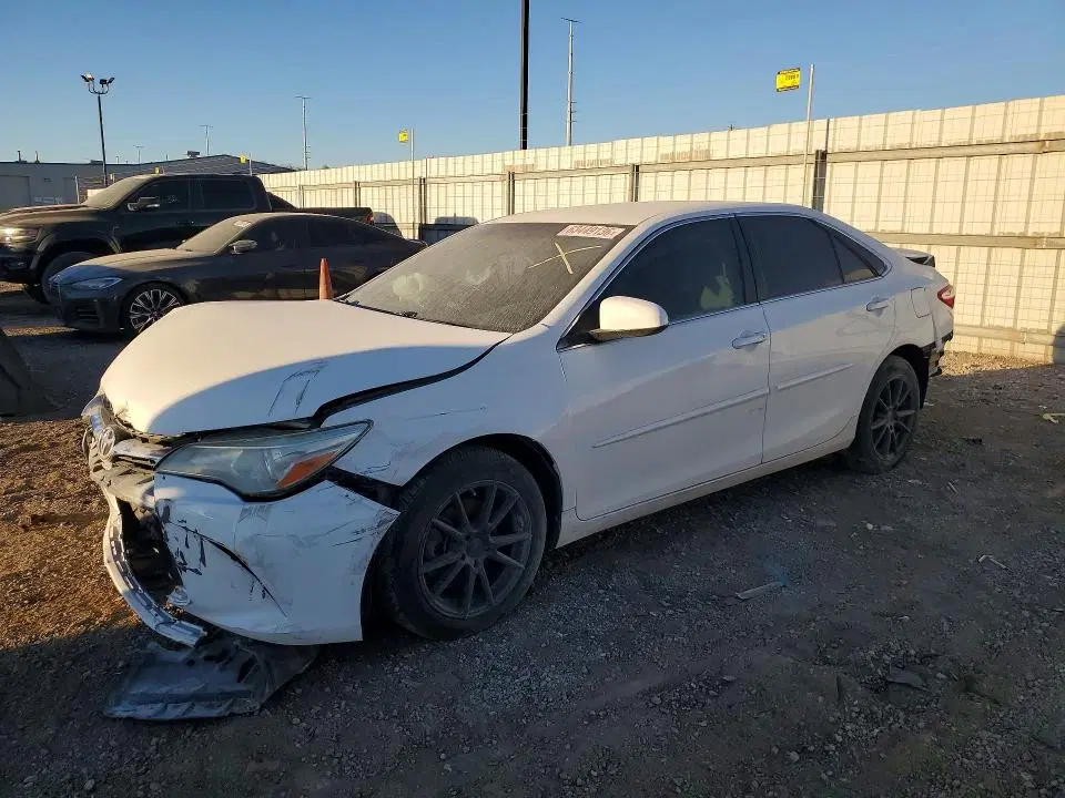 4T1BF1FKXGU532697 — 2016 Toyota Camry, Передняя часть (Front End), фото до ремонта