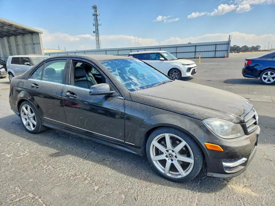 2014 Mercedes-Benz C VIN WDDGF4HB5EA957208 фото 4