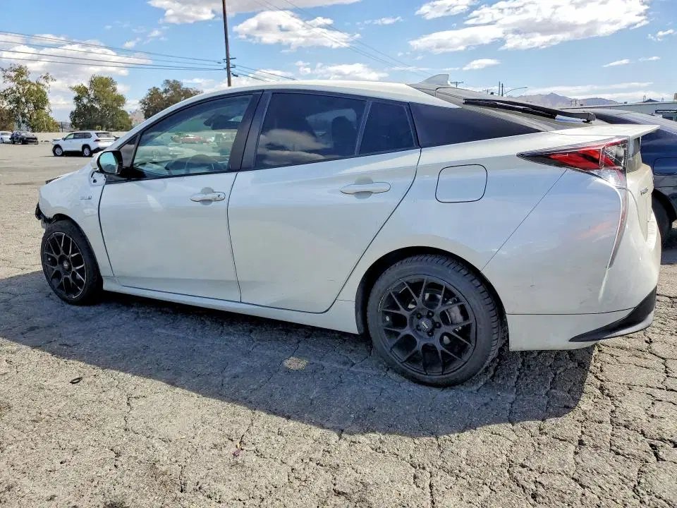 2016 Toyota Prius VIN JTDKARFU6G3010027 фото 2