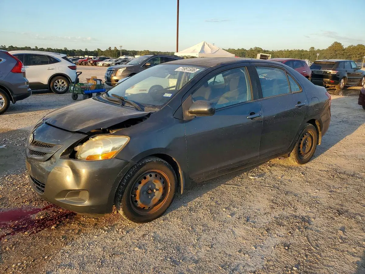 JTDBT923181217090 — 2008 Toyota Yaris, Сторона, фото до ремонта