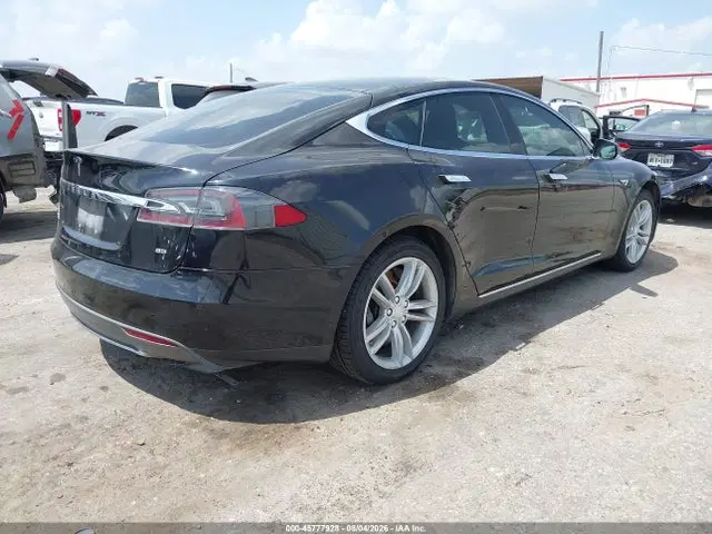 2015 Tesla Model S 60/70/85 VIN 5YJSA1E1XFF103031 фото 4
