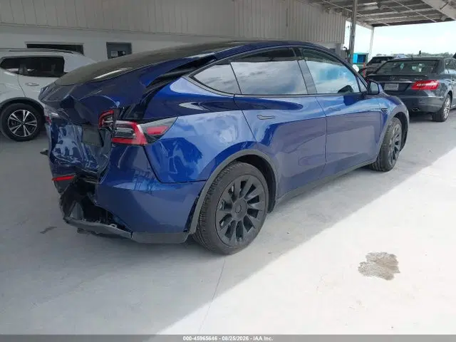 2020 Tesla Model Y Long Range Dual Motor All-wheel Drive VIN 5YJYGDEE0LF012679 фото 4